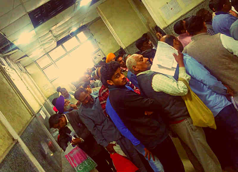 Long Queue At The RTO For Submitting Forms Required To Sell Company Car